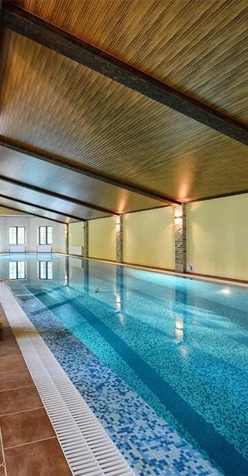 Waterproofing solution in a tiled indoor swimming pool environment